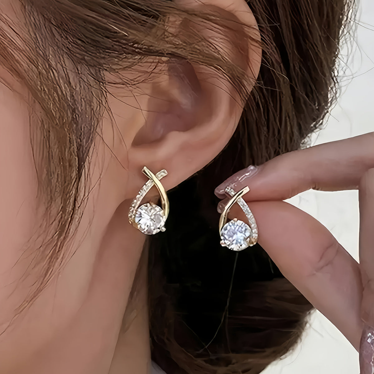 Leija — Zirconia Curved Cross Earrings