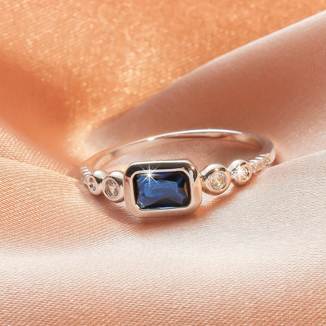 Adria — Windsor White Gold Sapphire Ring
