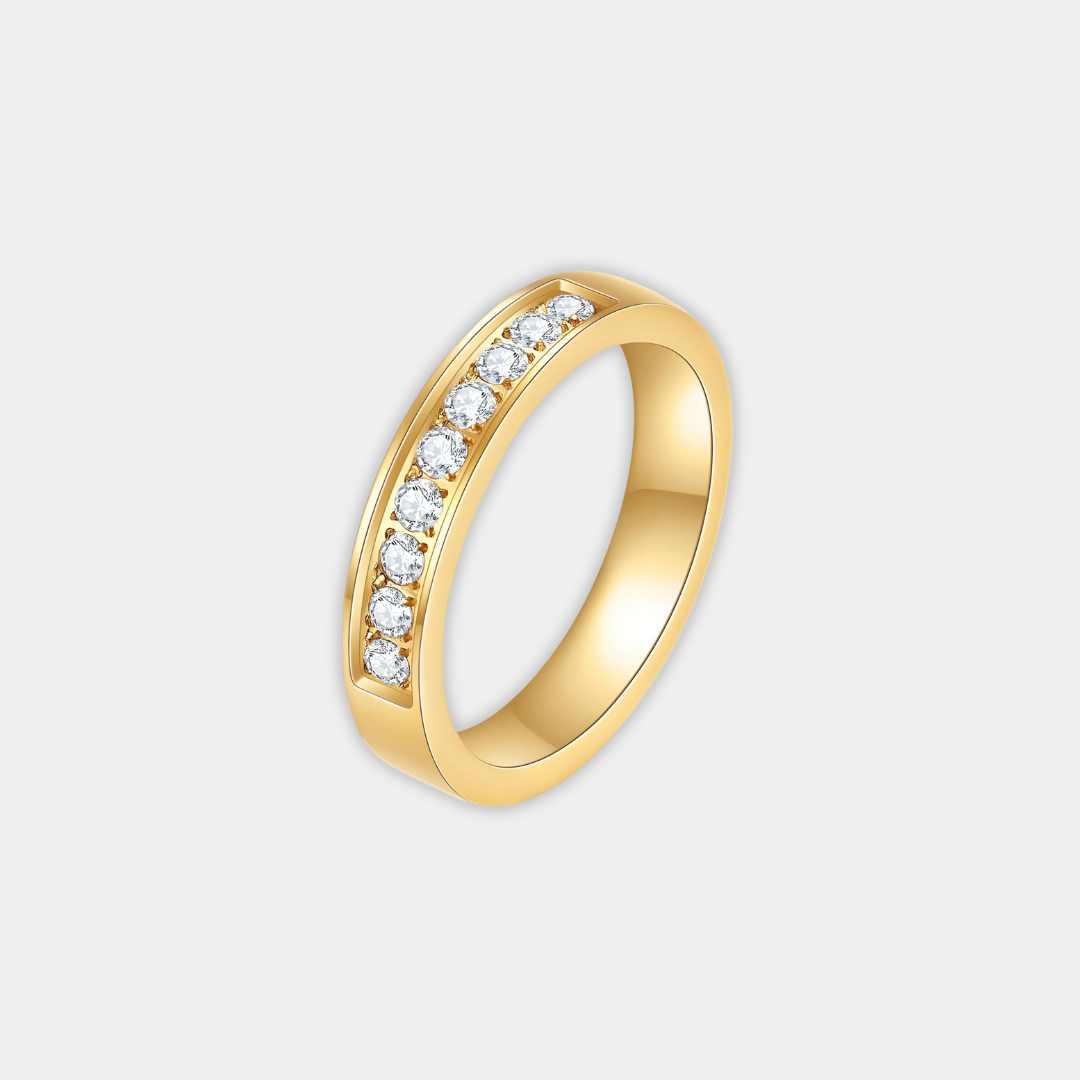 Nives — Minimalist Band Ring