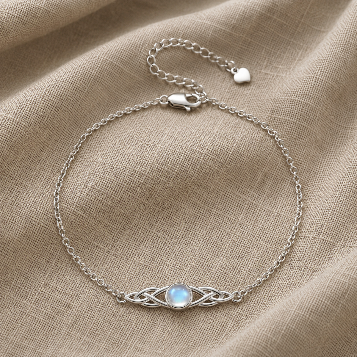 Jasmin — Inlaid Round Moonstone Bracelet