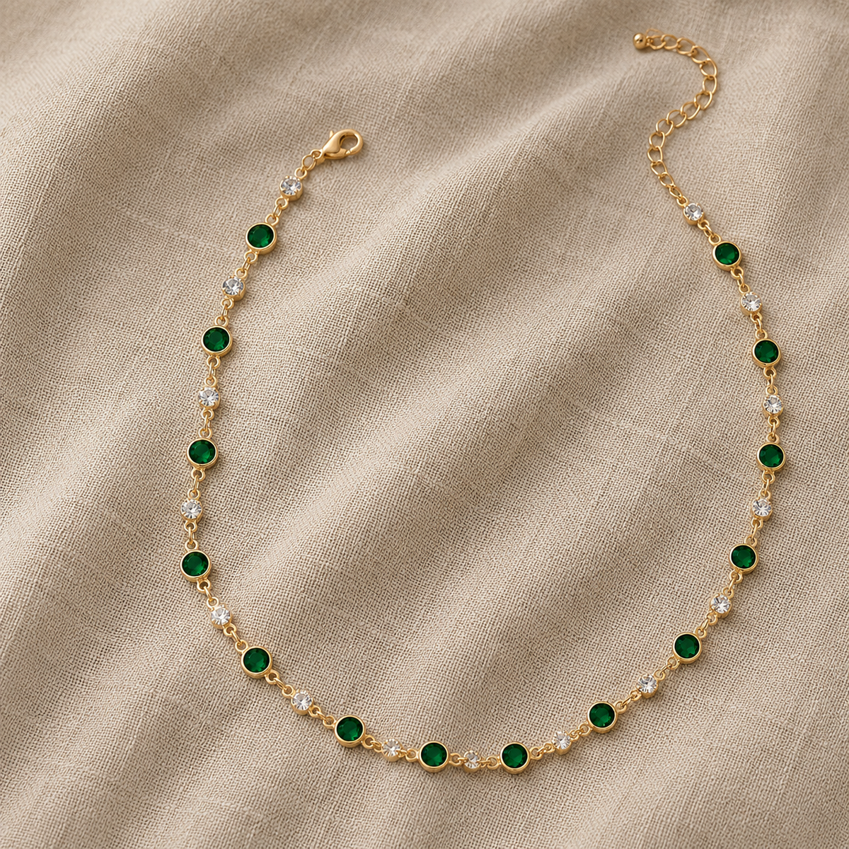 Pihla — Emerald Green Pendant Necklace