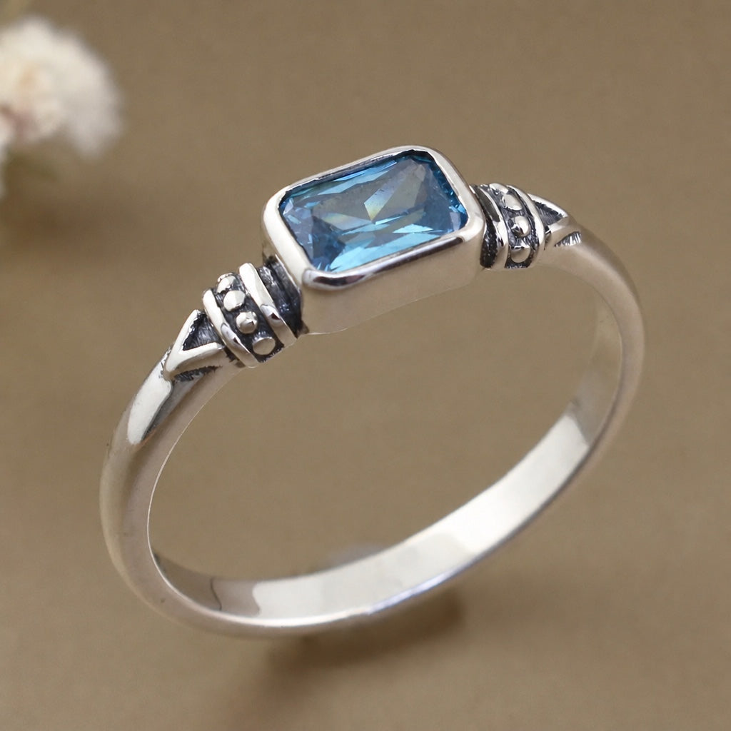 Kay — Bohemian Vintage Minimalist Ring