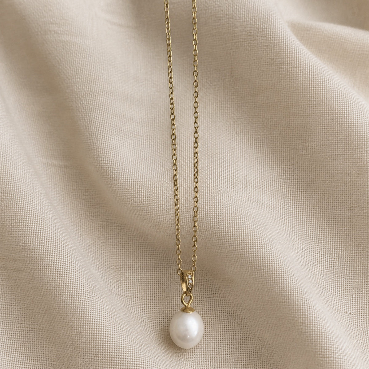 Ria Pearl Necklace With Thin Chain