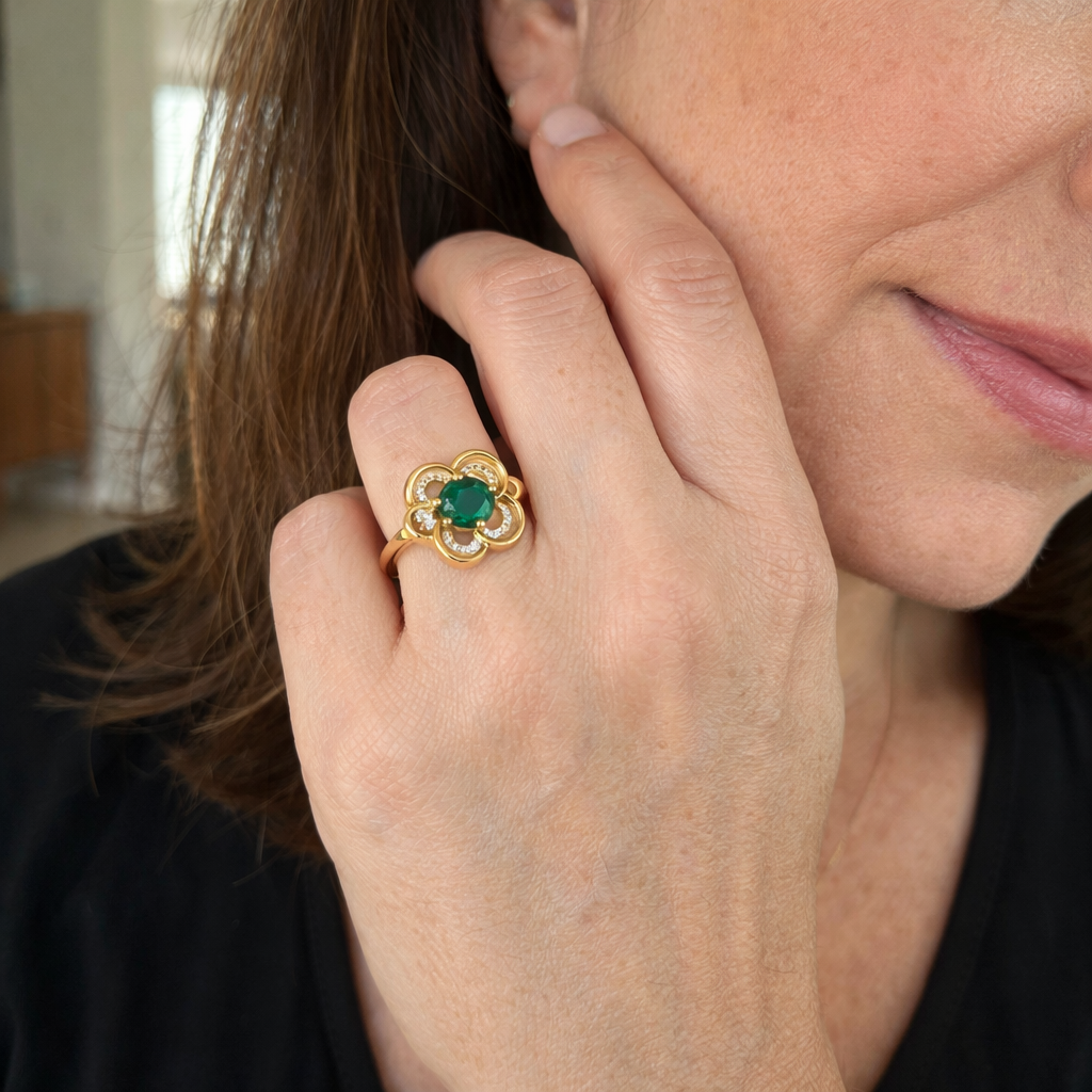 Rotating Halo Clover Emerald Ring | Gold
