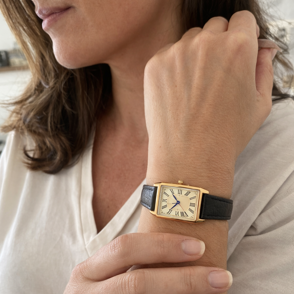 Vivelle Crest Watch | Gold