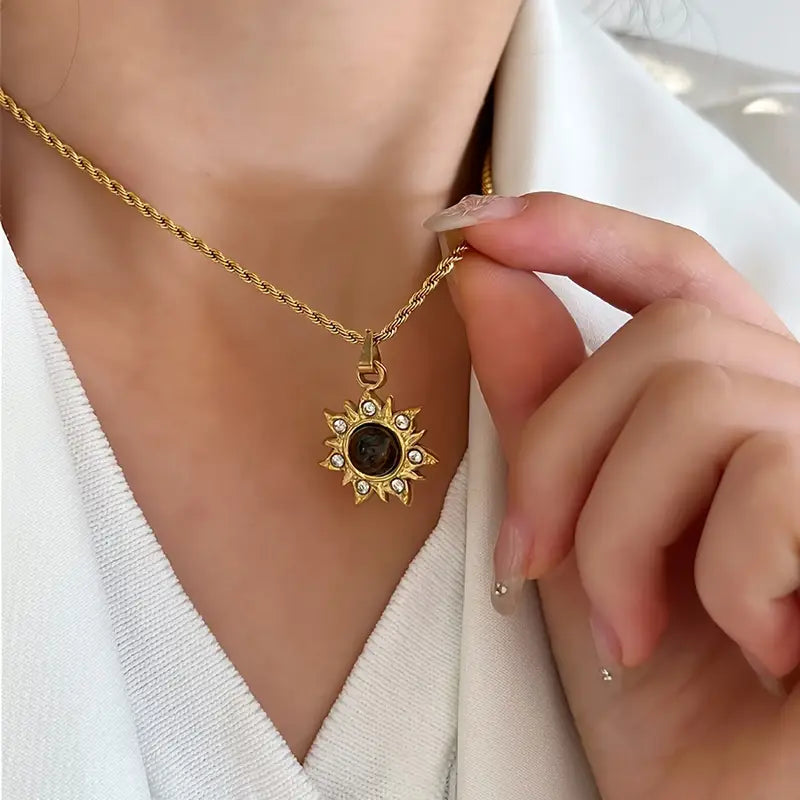 Helmi — Vintage Tiger's Eye Pendant Necklace