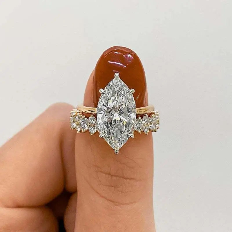 Daphne — Luxury Marquise Diamond Ring Set in Gold