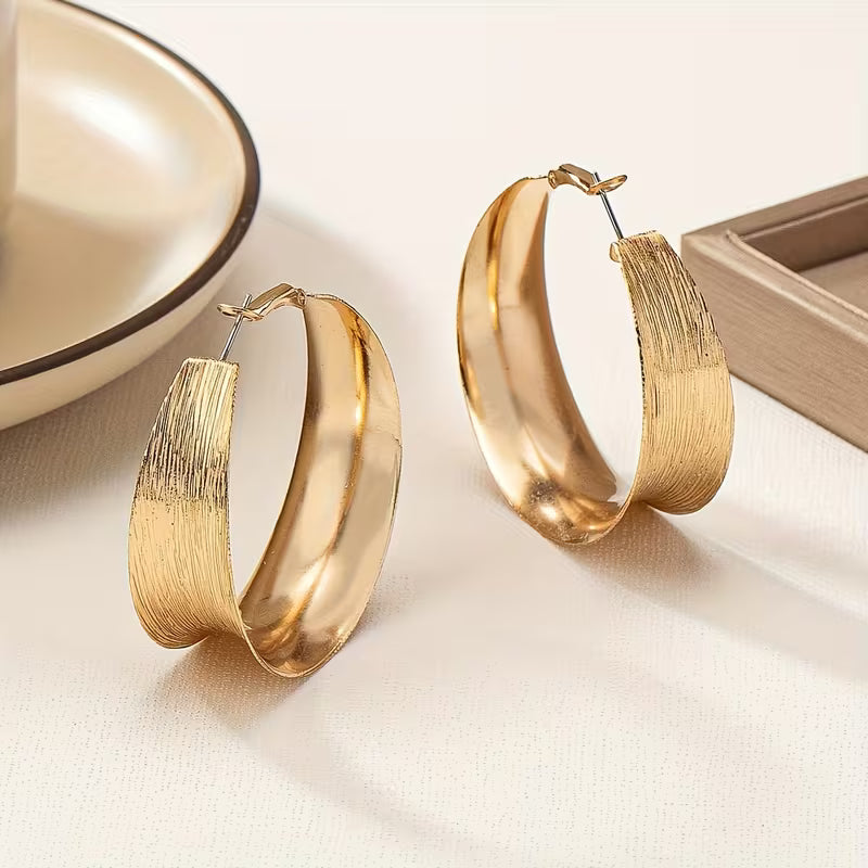 Flora — Vintage Golden Hollow Hoop Earrings