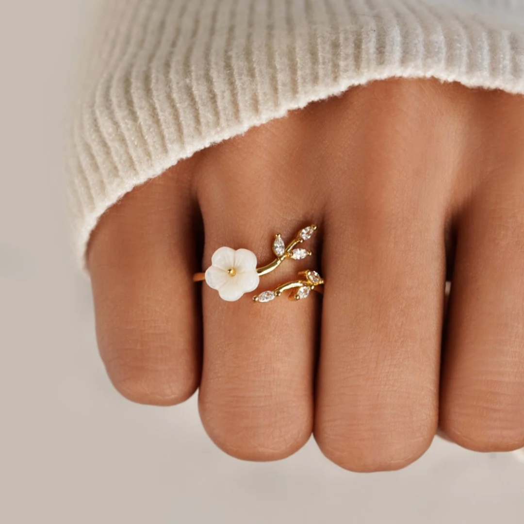 Filomena — Self-Love Flower Ring