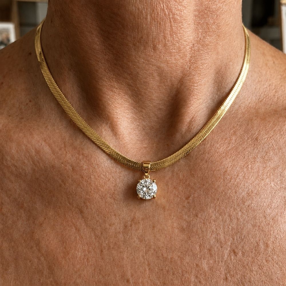 Oriel — Elegant Rhinestone Pendant Gold Necklace
