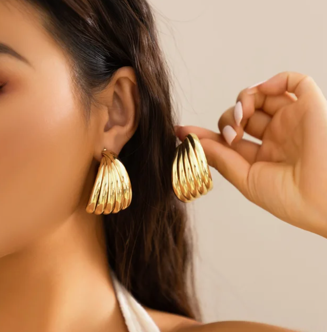 18K Gold Hanging Earrings in Hammock Style