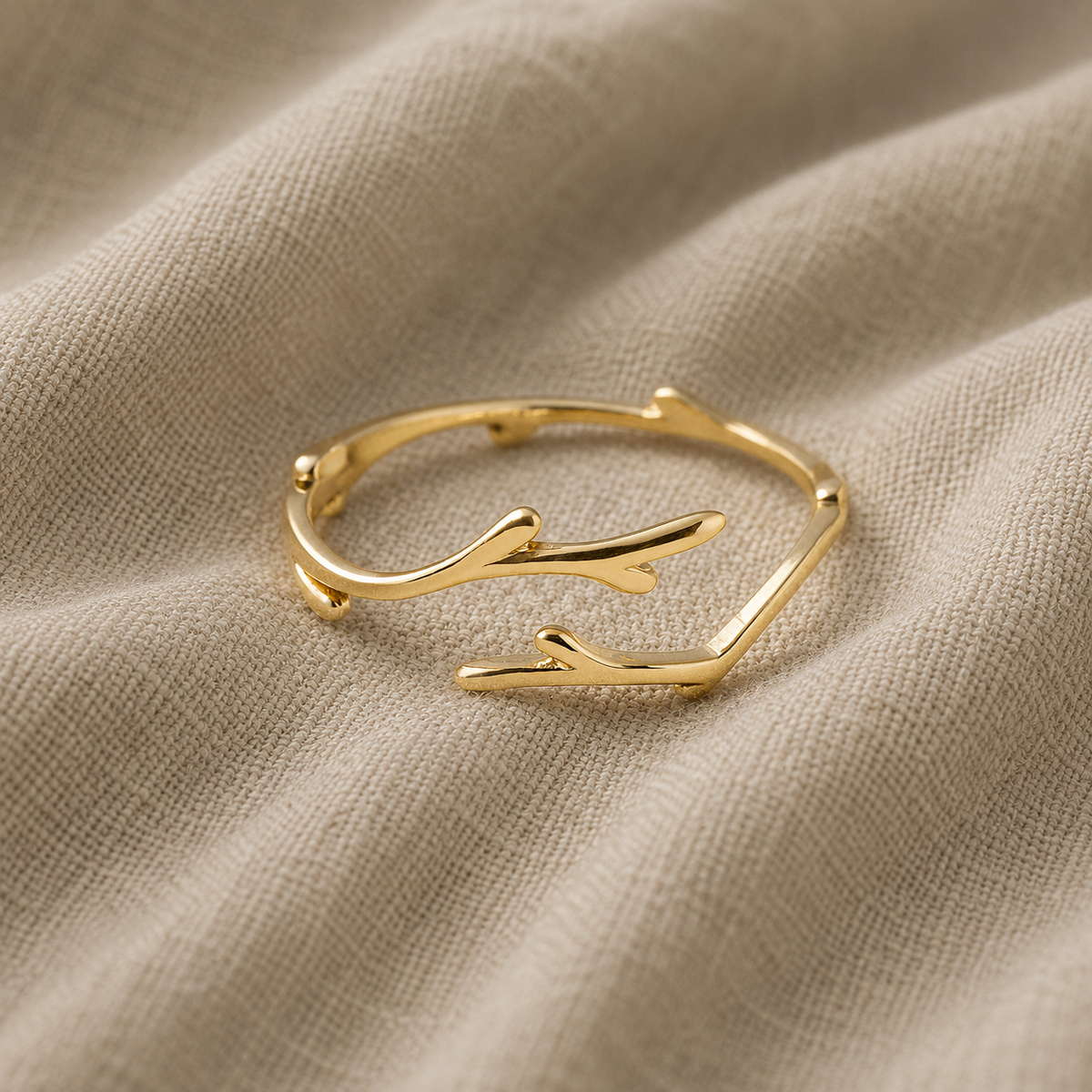 Metsä — Forest Embrace Branch Ring