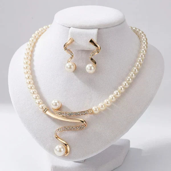 Susan — Pearl Necklace & Earring Set