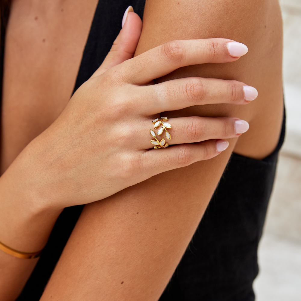 Carla — Gold Leaf Motif Ring