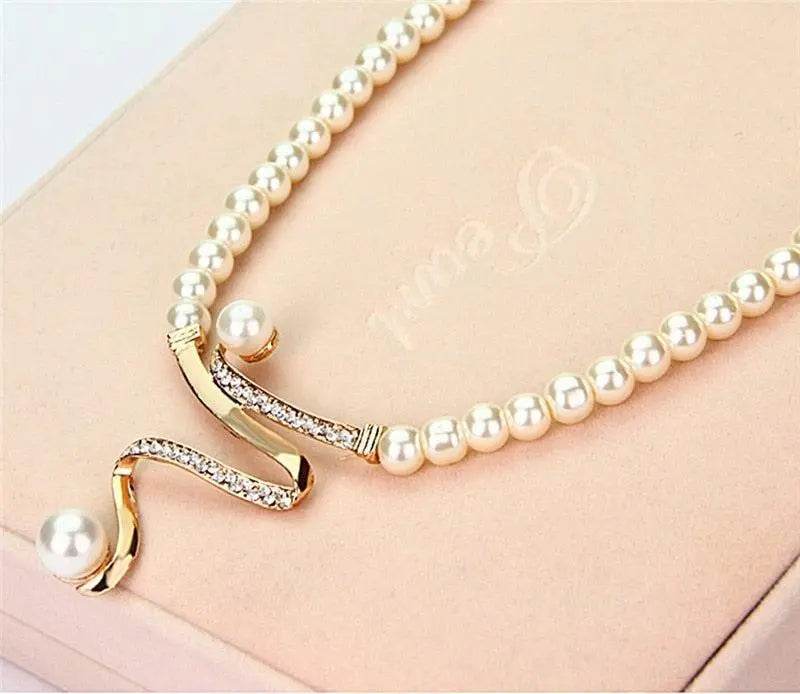 Denise — Pearl Necklace & Earring Set