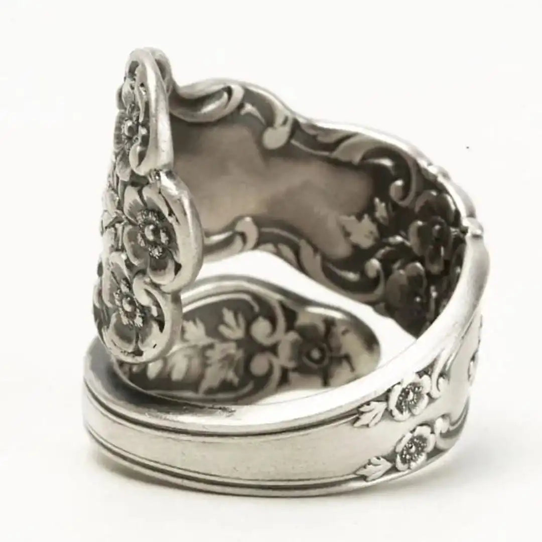 Maeve — Antique Engraved Flower Pattern Ring