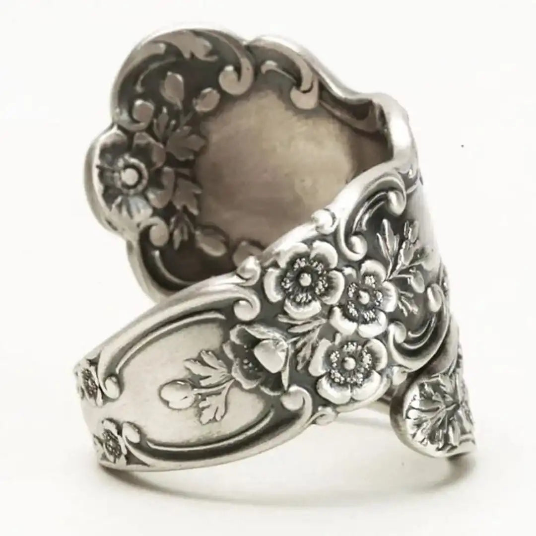 Maeve — Antique Engraved Flower Pattern Ring