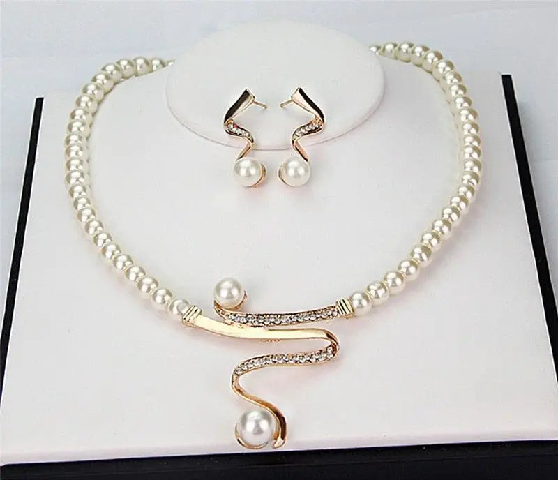 Denise — Pearl Necklace & Earring Set