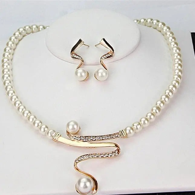 Denise — Pearl Necklace & Earring Set