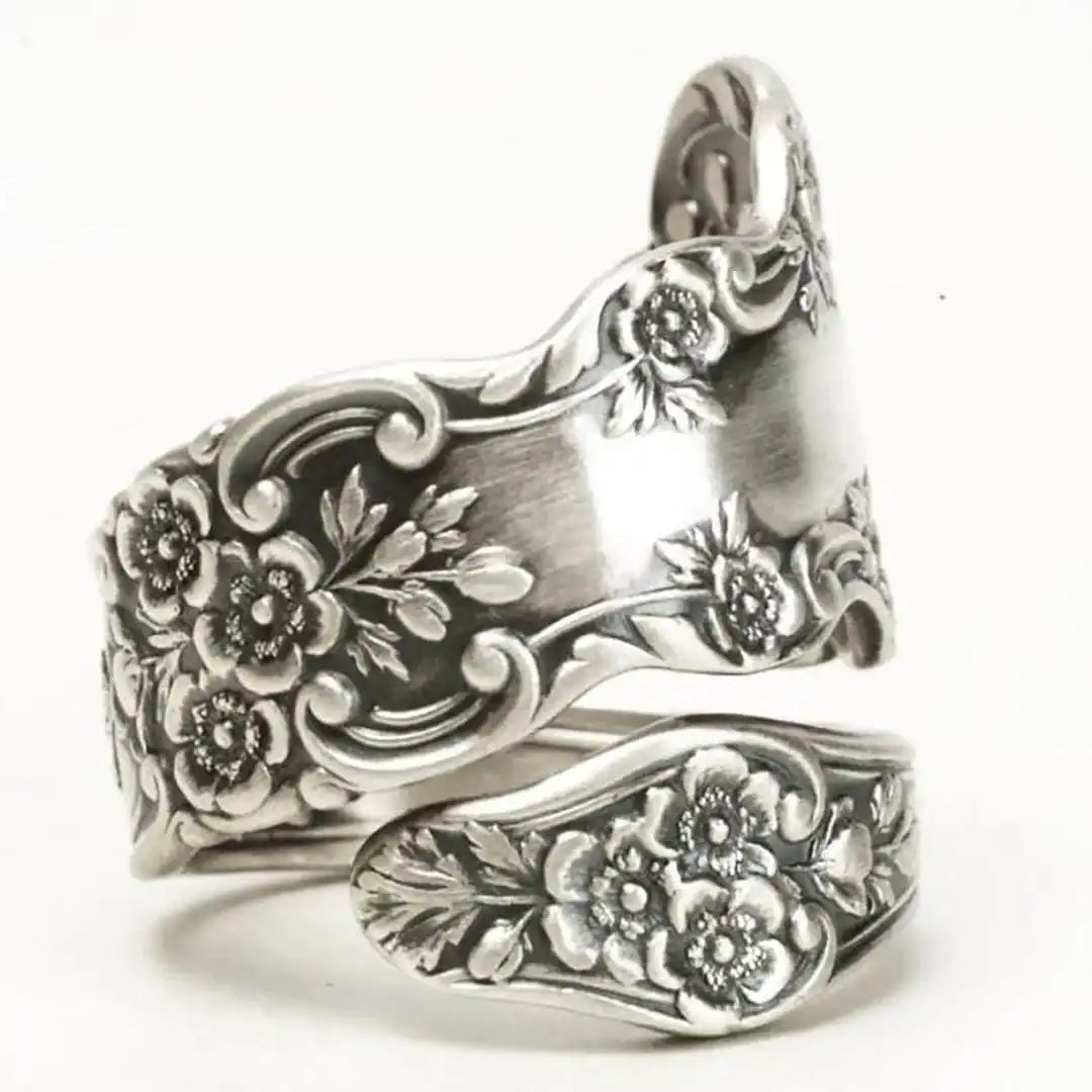 Maeve — Antique Engraved Flower Pattern Ring