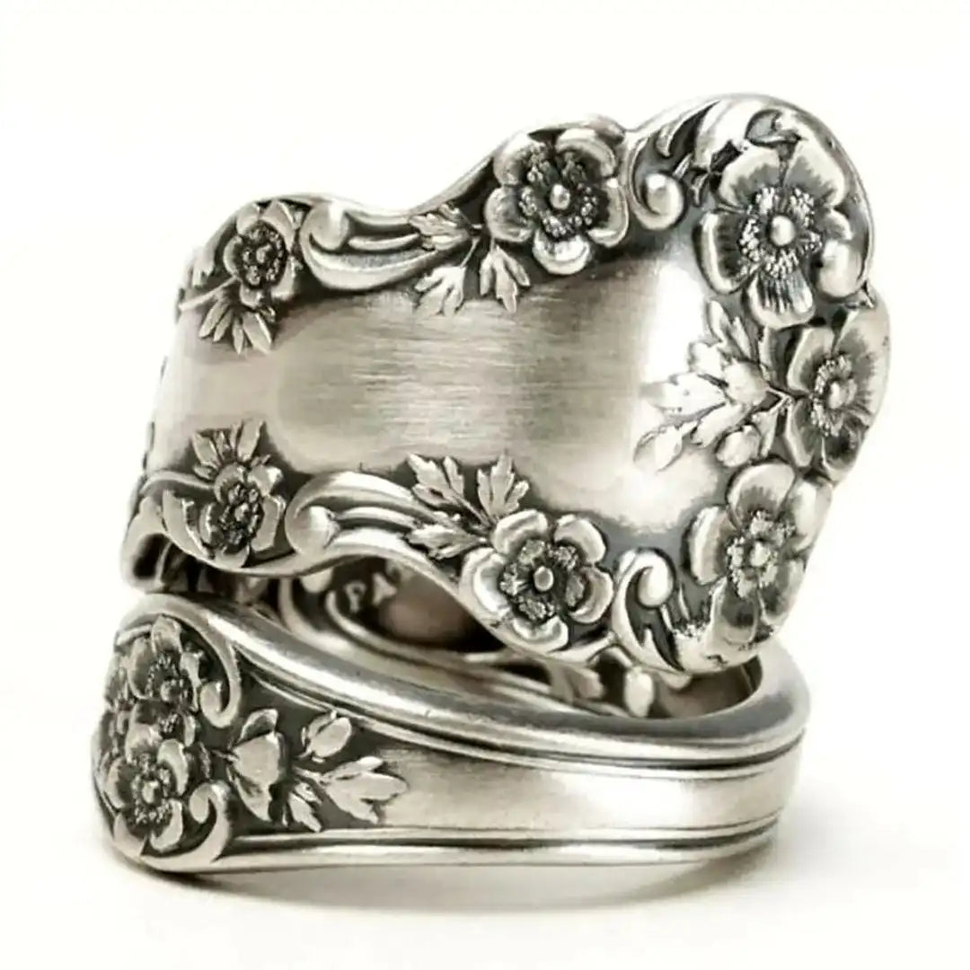 Maeve — Antique Engraved Flower Pattern Ring