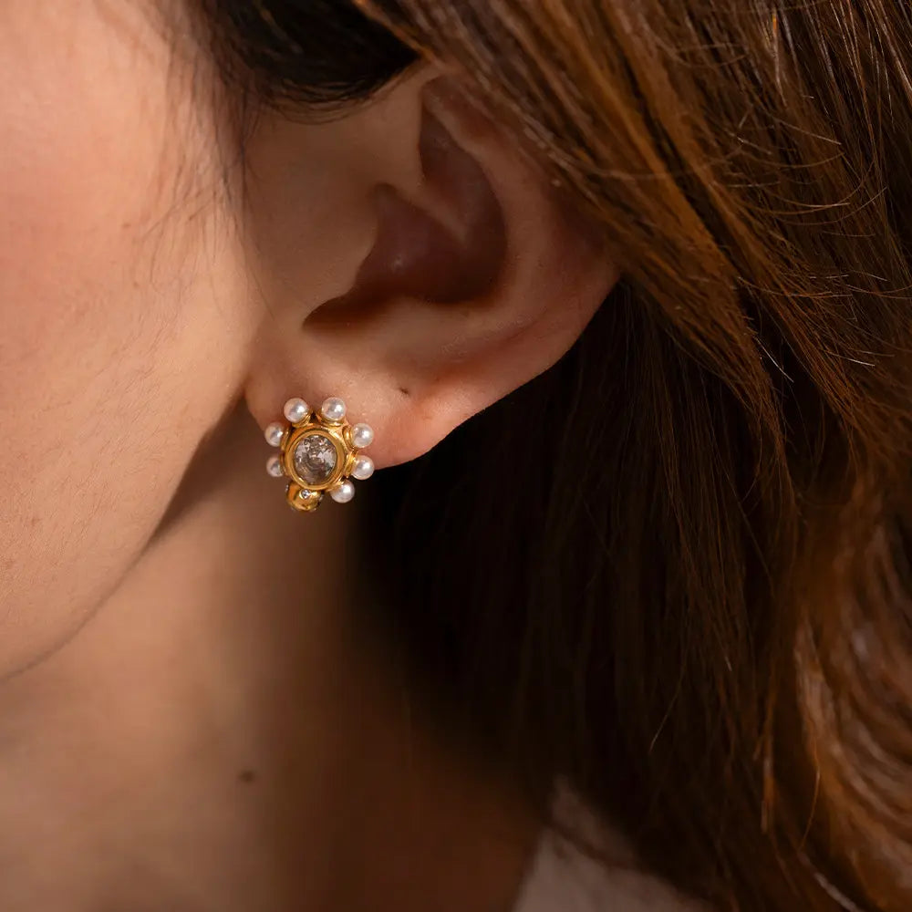 Elegant Gold Earrings with Refined Pearl
