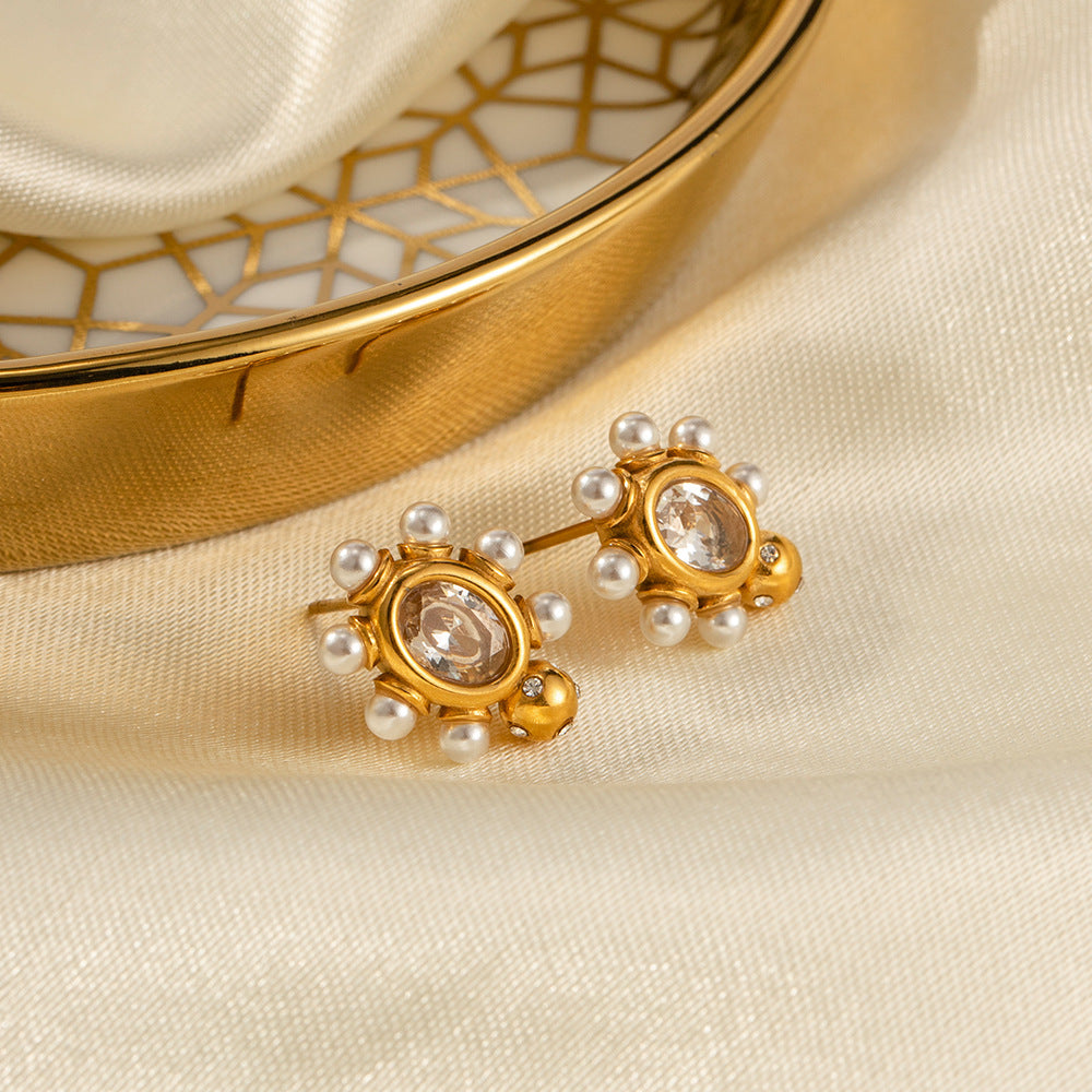 Elegant Gold Earrings with Refined Pearl