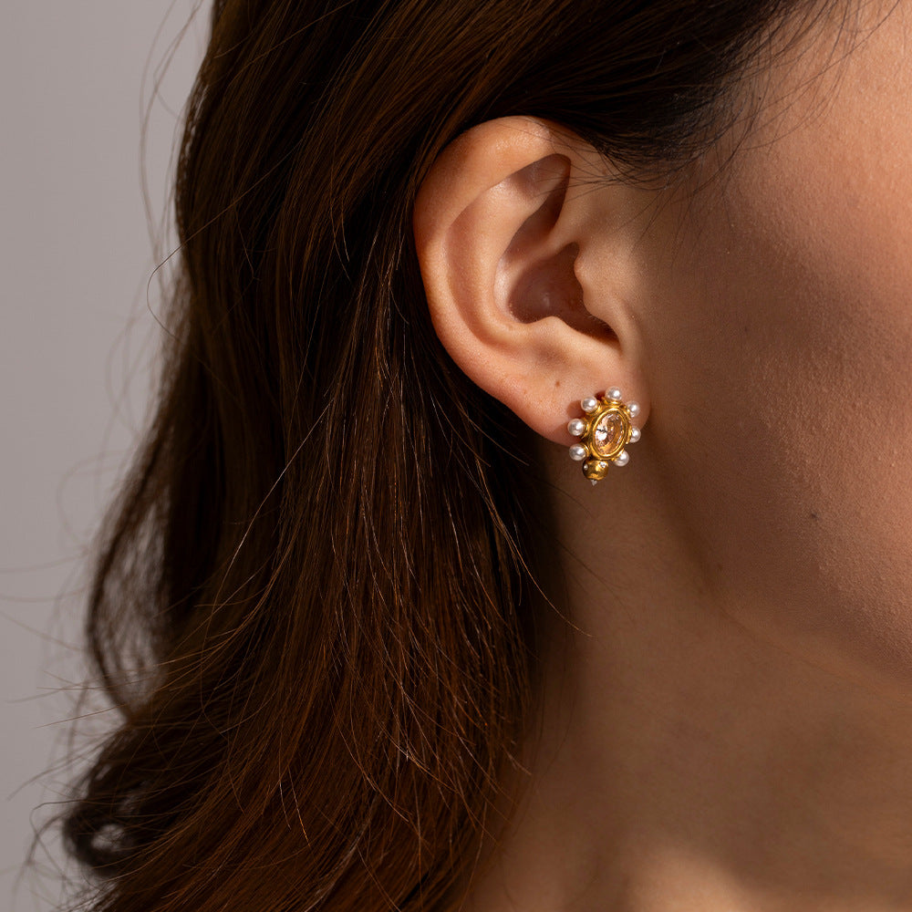Elegant Gold Earrings with Refined Pearl