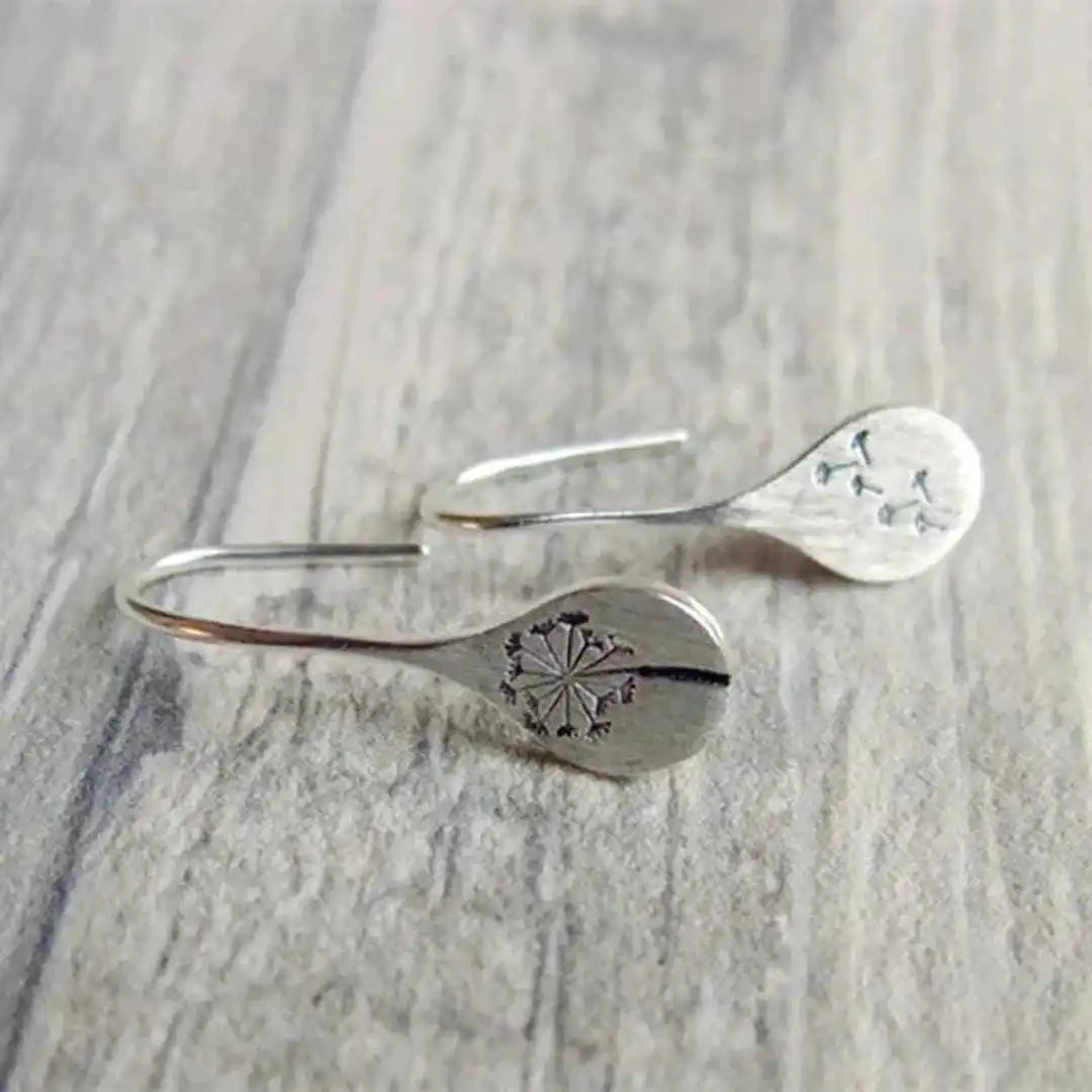 Janet — Vintage Silver Flower Earrings
