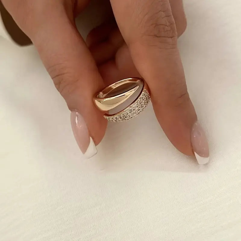 Kaisla — Elegant Gold Ring with Shining Stone