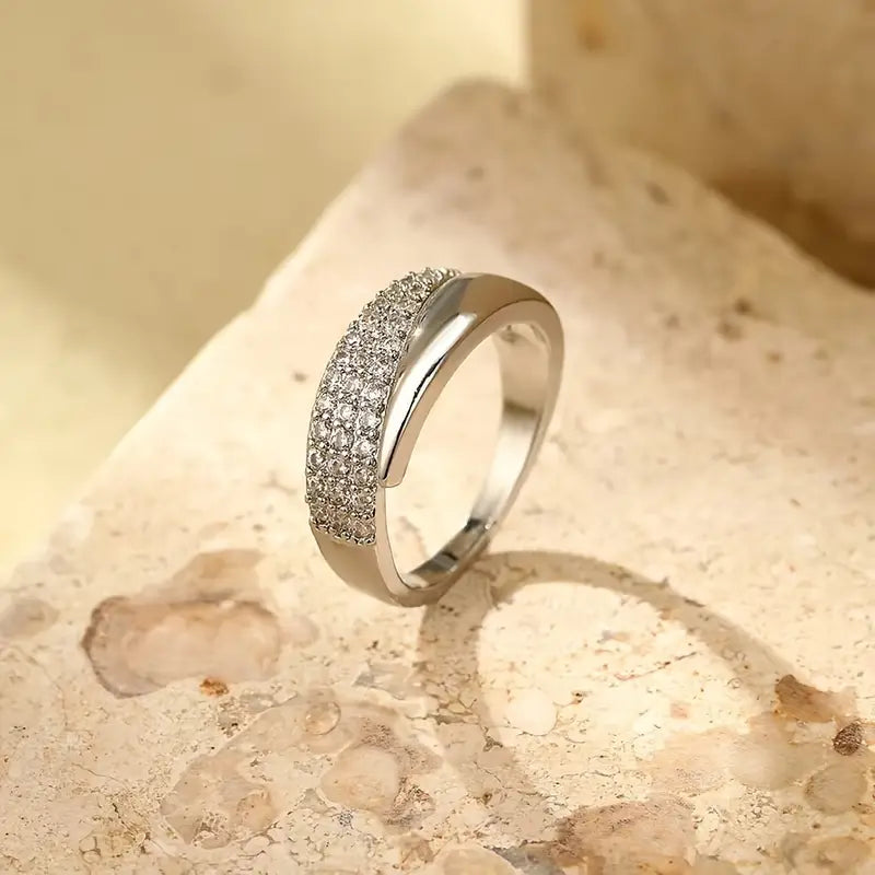 Kaisla — Elegant Gold Ring with Shining Stone