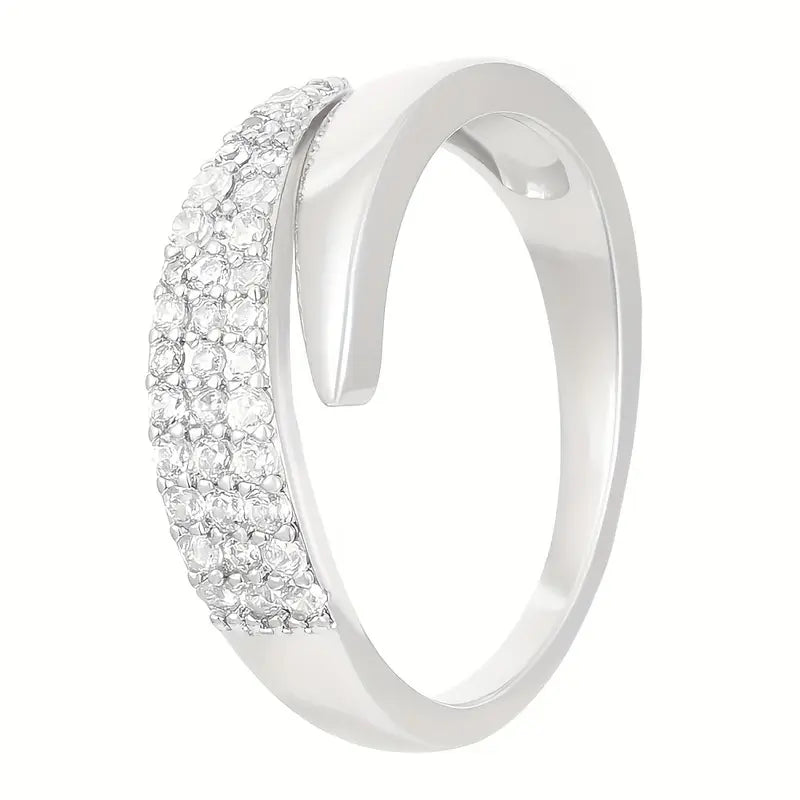 Kaisla — Elegant Gold Ring with Shining Stone