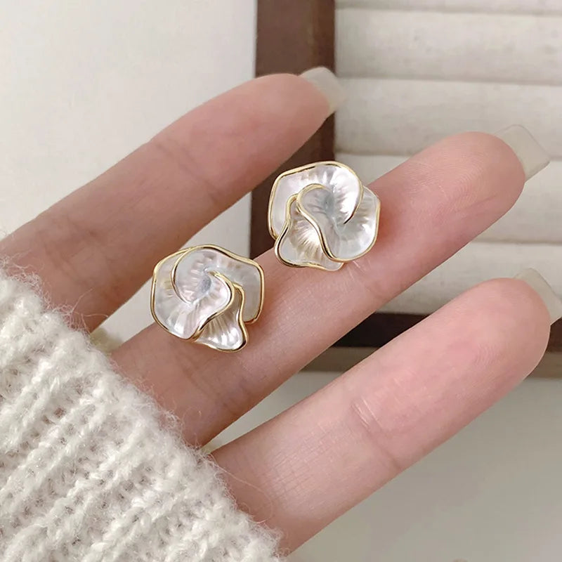 Bridget — Pearl Flower Earrings