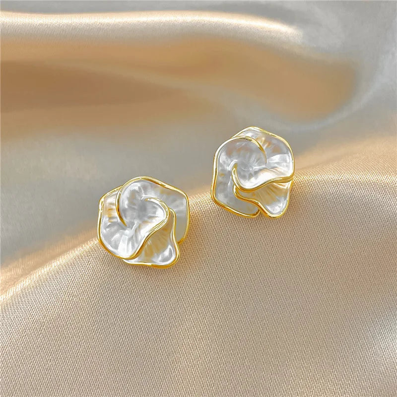 Bridget — Pearl Flower Earrings