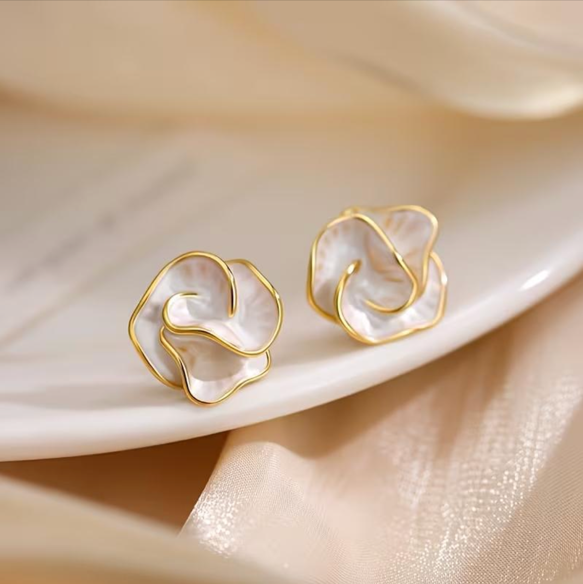 Bridget — Pearl Flower Earrings