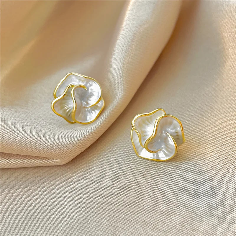 Bridget — Pearl Flower Earrings