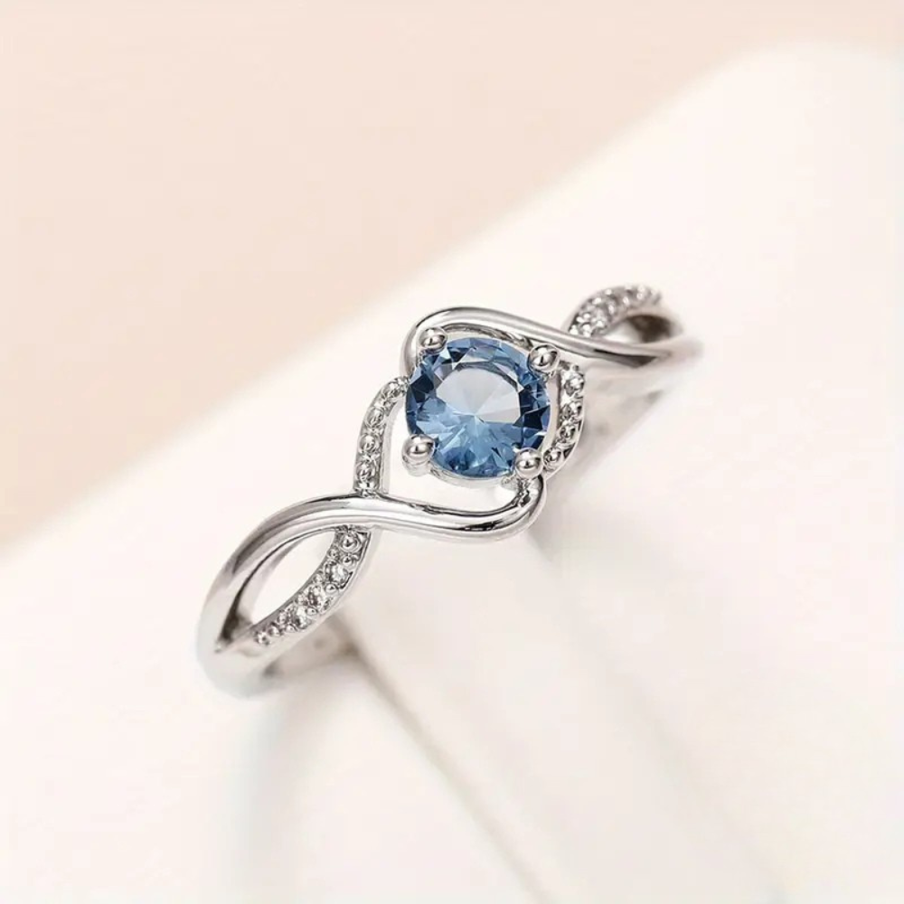 Riikka — Light Luxury Silver-Tone Ring