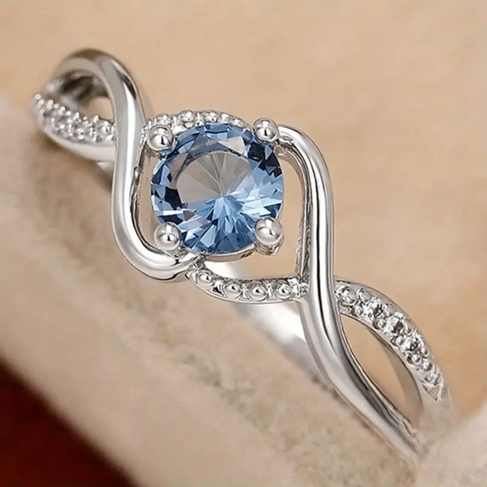 Riikka — Light Luxury Silver-Tone Ring
