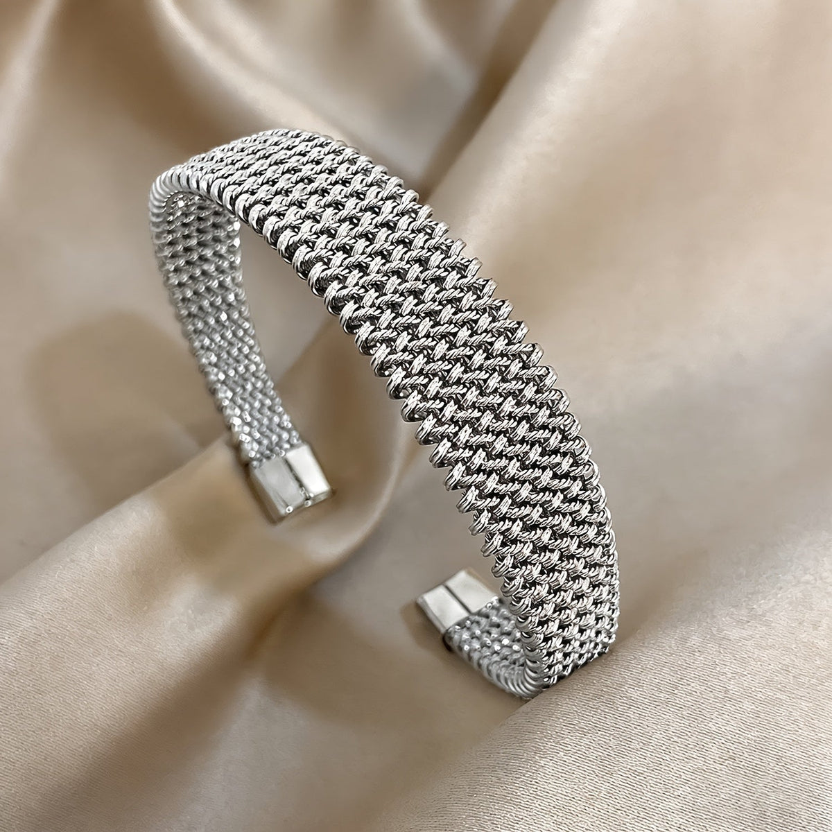 Una — Woven Metal Bracelet