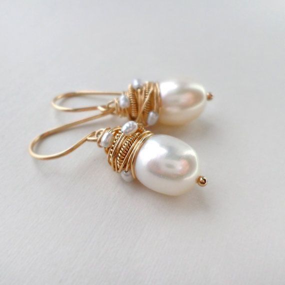 Elegant Vintage Earrings with Pearls and Gold Wires
