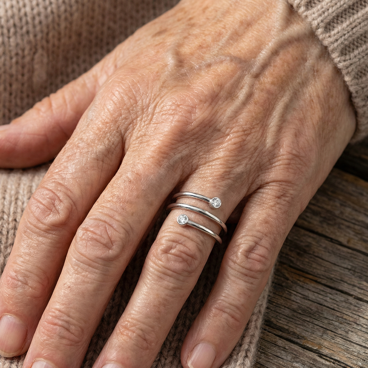 Tuuli — Natural Wood-Look Ring