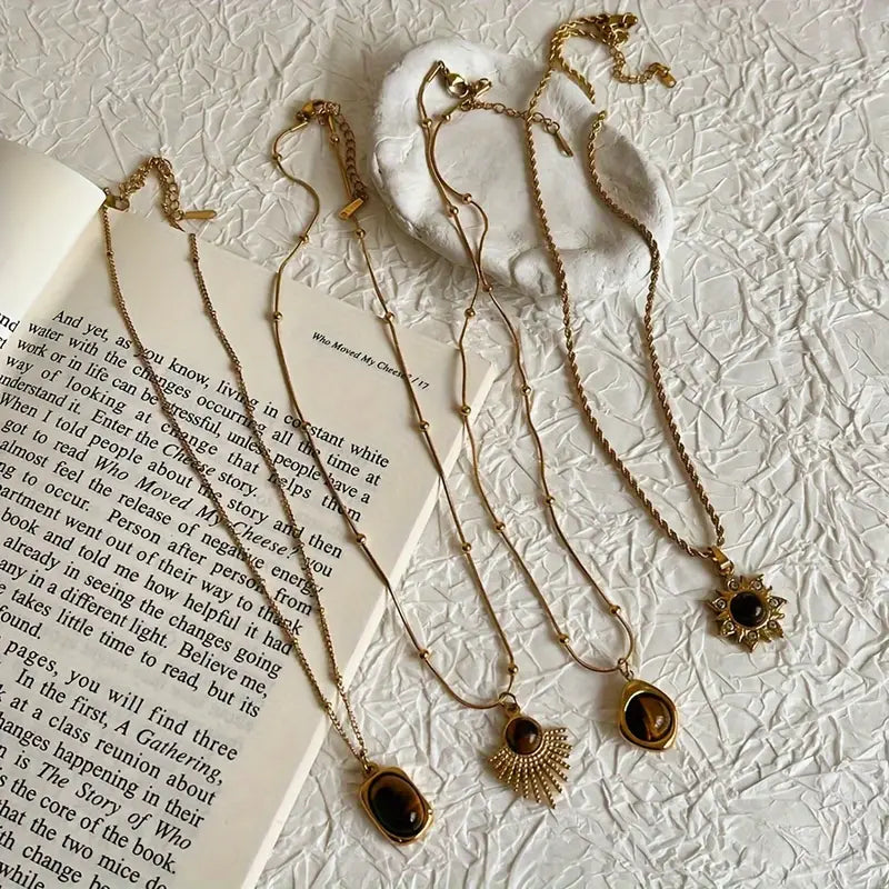 Helmi — Vintage Tiger's Eye Pendant Necklace