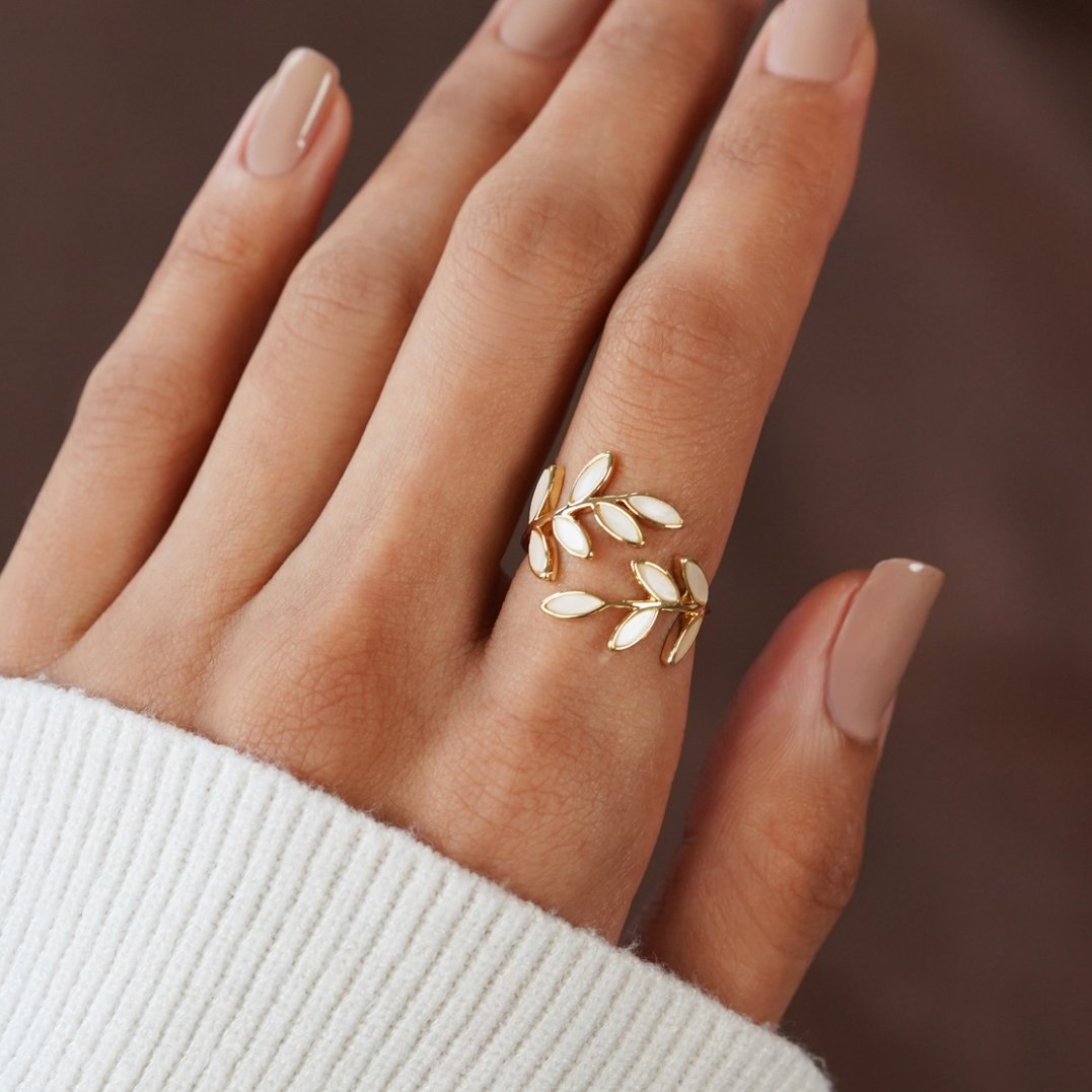 Carla — Gold Leaf Motif Ring
