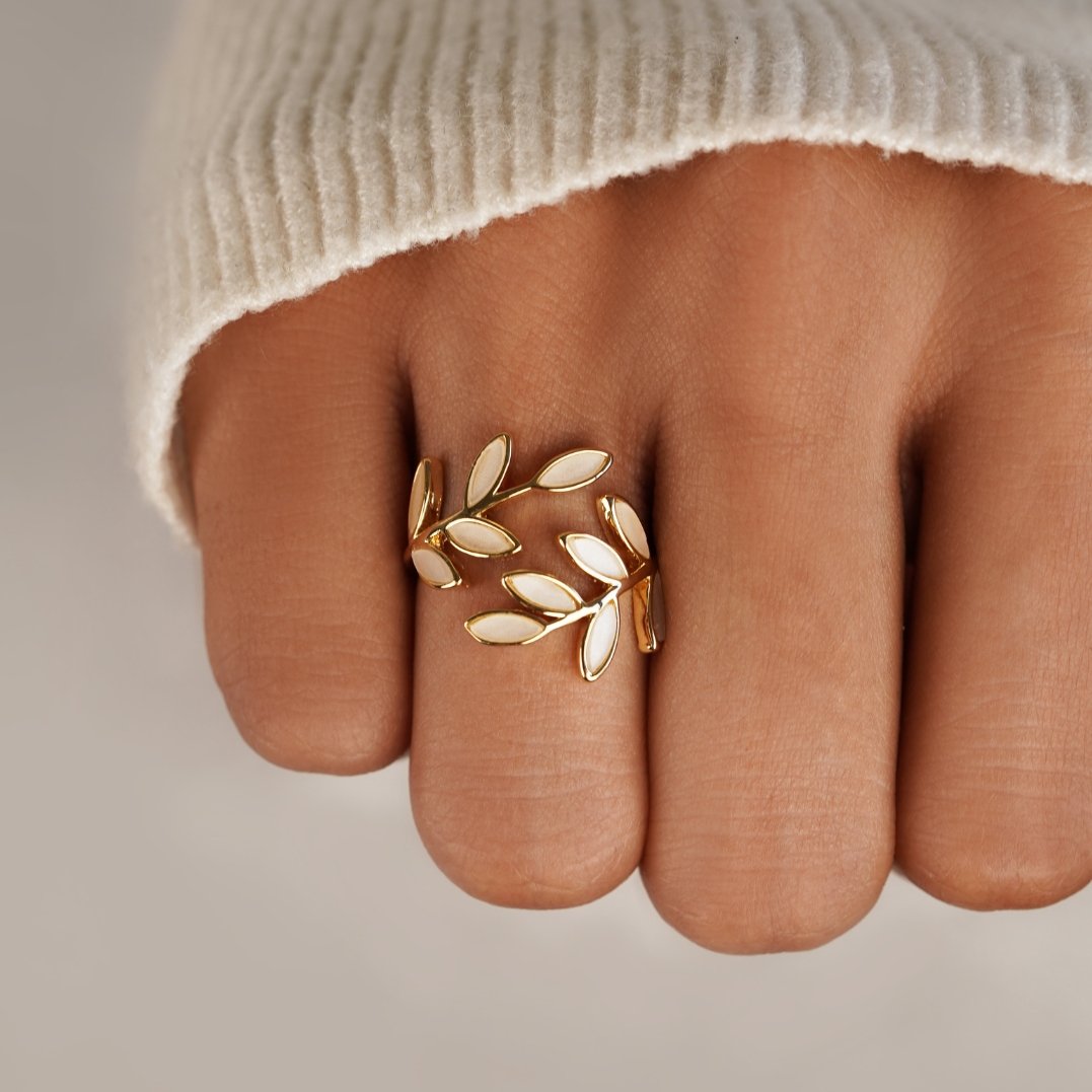 Carla — Gold Leaf Motif Ring
