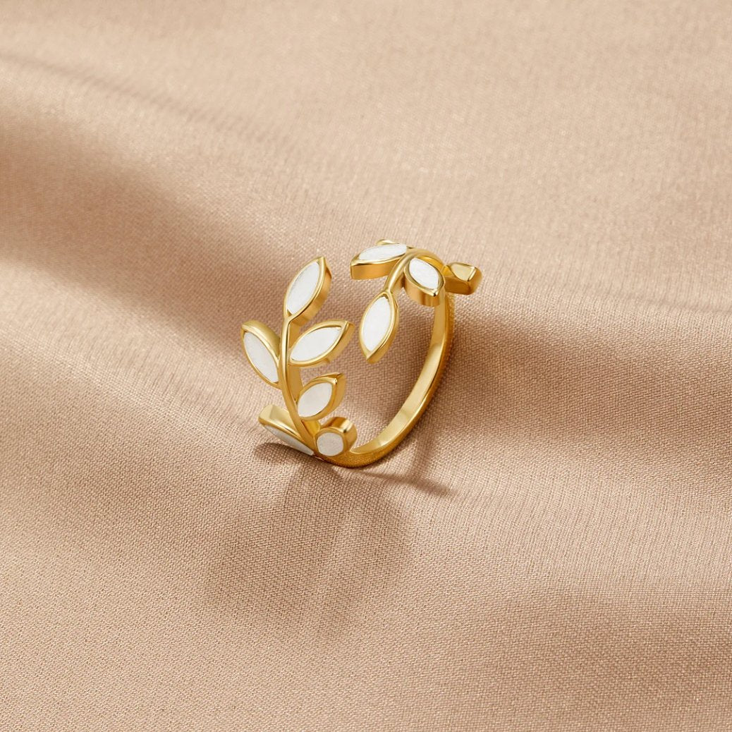 Carla — Gold Leaf Motif Ring