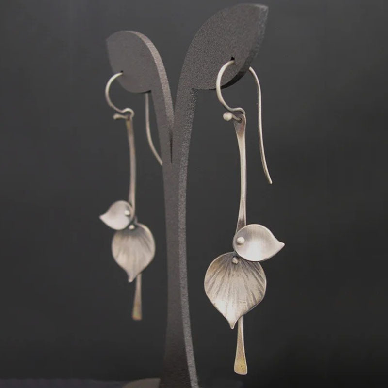 Robin — Vintage Leaf Earrings in Silver