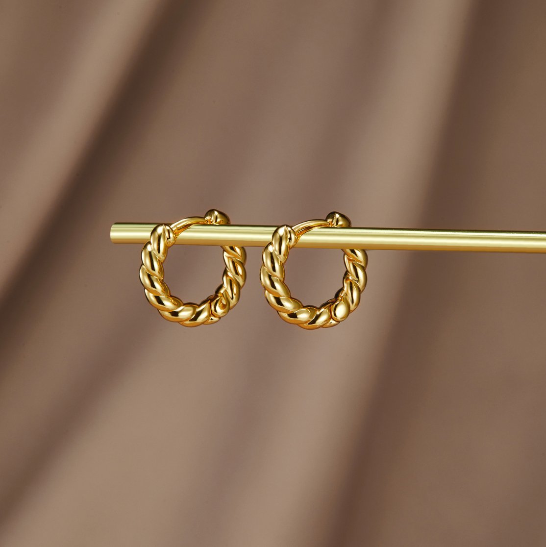 Pippa — Gold Twist Earrings