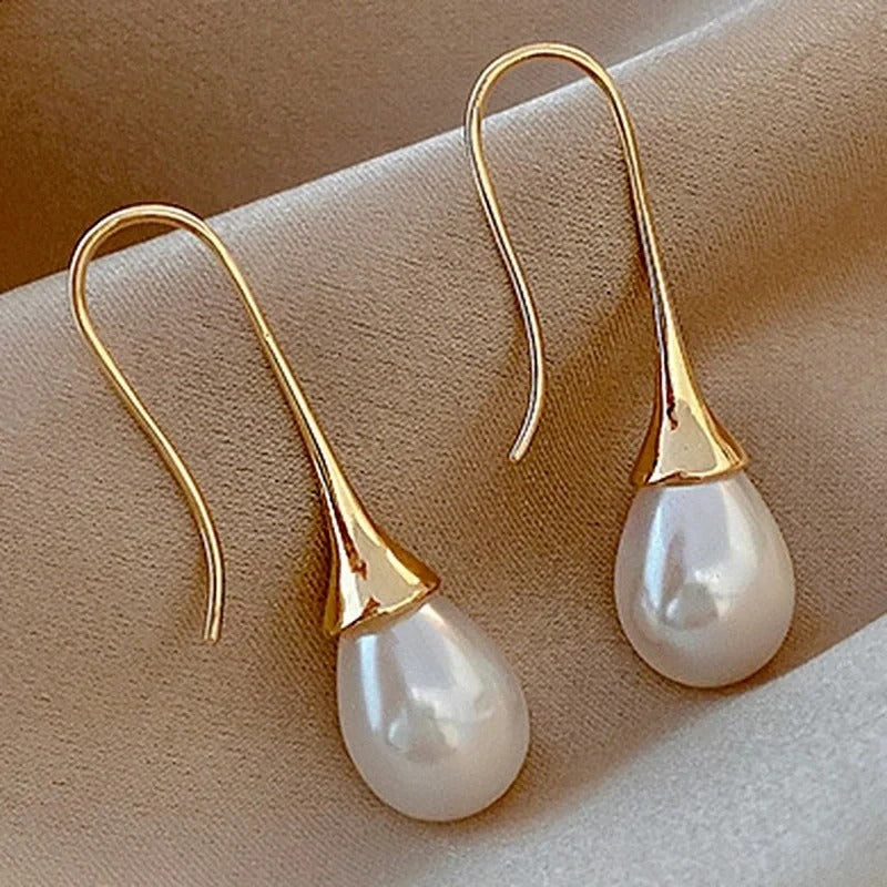 Elegant Helena Pearl Earrings