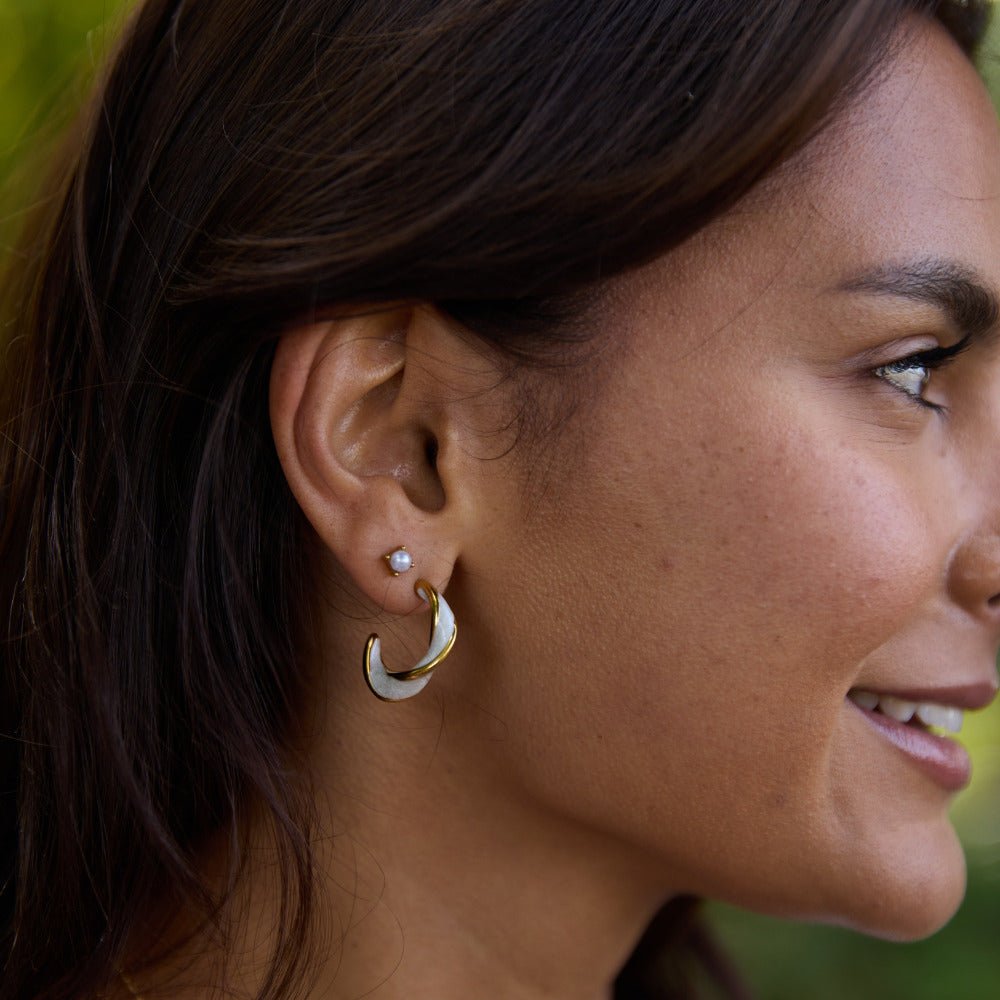 Brigida — Mother-of-Pearl Twist Hoop Earrings
