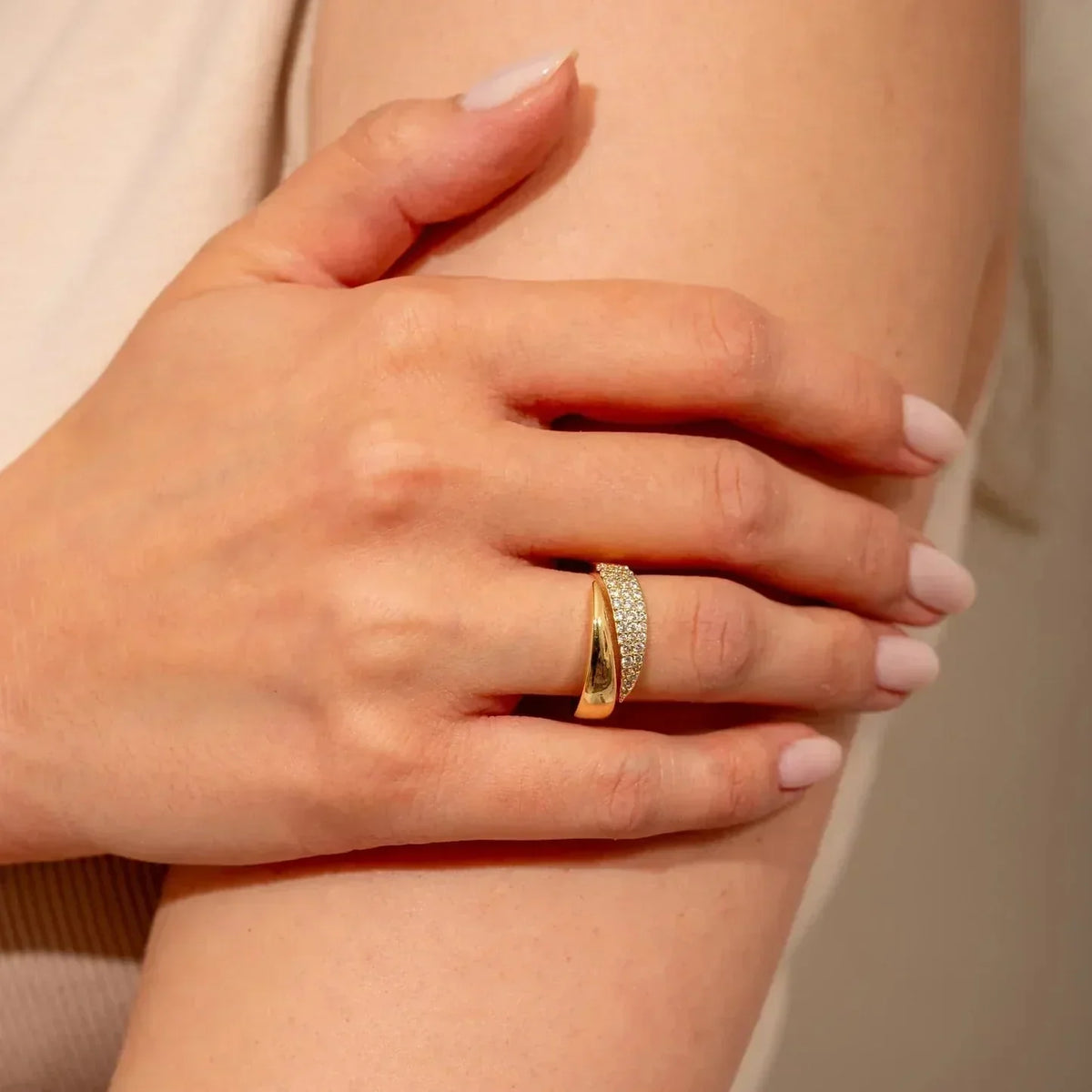 Kaisla — Elegant Gold Ring with Shining Stone